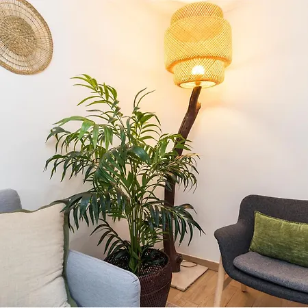 Апартаменты Delightful & Quirky With River Views Лиссабон