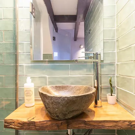 Delightful & Quirky With River Views Апартаменты *