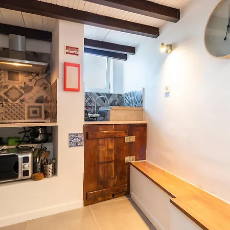Delightful & Quirky With River Views Apartment