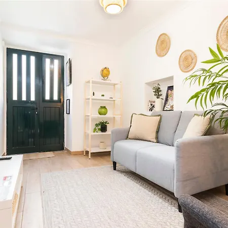 Апартаменты Delightful & Quirky With River Views Лиссабон