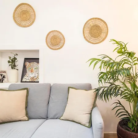 Delightful & Quirky With River Views דירה