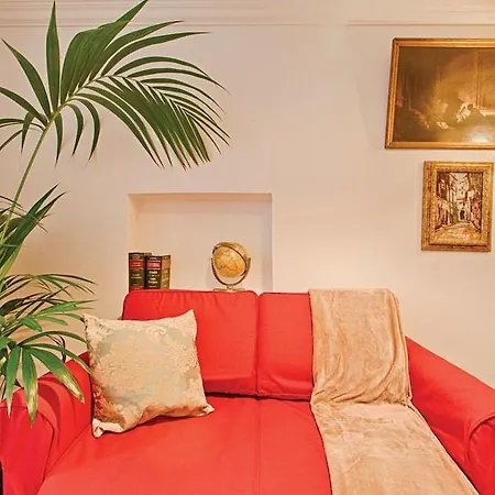 Delightful & Quirky With River Views *